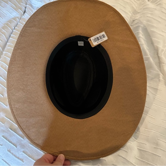 NWT Tan Faux Suede Women's Hat - Picture 2 of 2